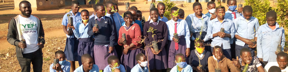 Tree-planting-exercise-with-young-people