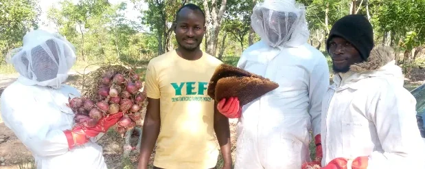 Tree-planting-exercise-with-young-people